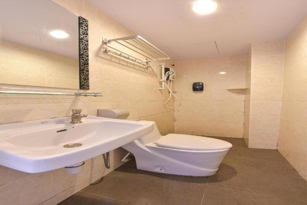 Grand Ct Hotel Малакка Экстерьер фото